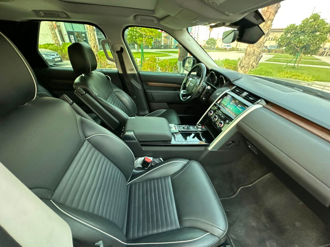 Manama, Vehicles, Cars & Trucks , BHD 6200,  Land Rover Discovery,  2017,  Automatic,  17000 KM,