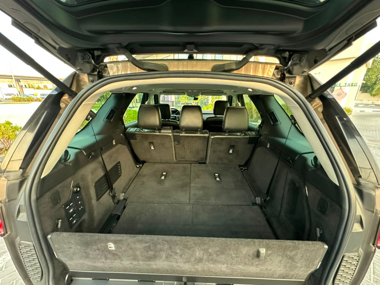 Manama, Vehicles, Cars & Trucks , BHD 6200,  Land Rover Discovery,  2017,  Automatic,  17000 KM,