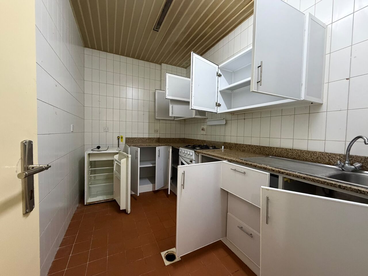 Adliya, Apartments, Flats, Houses & Villas, BHD 270/month,  3 BR,  EMI-FURNISHED APARTMENT FOR RENT IN ADLIYA