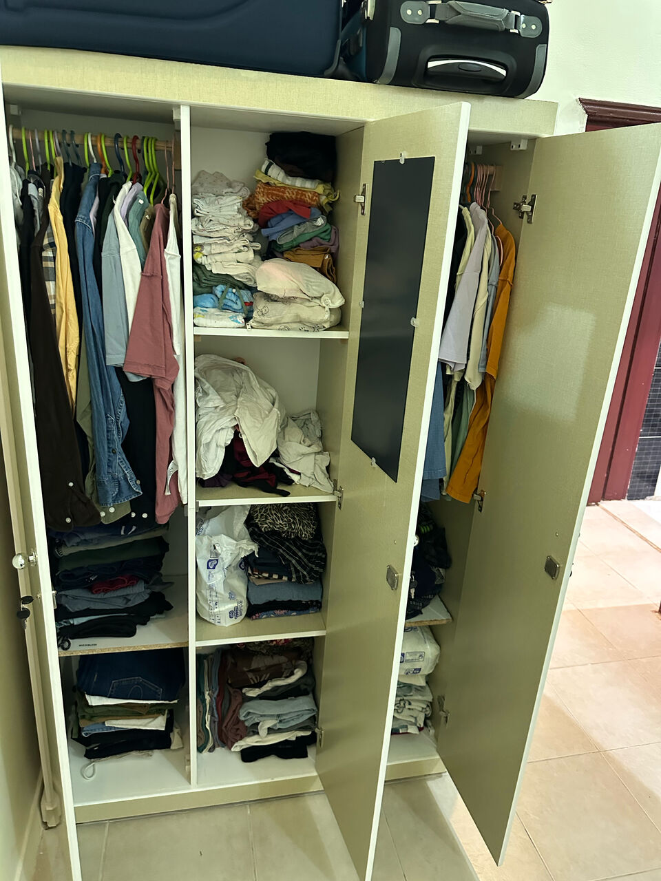 Jubail, Household Items, SAR 525,  🔥 3-DOOR CUPBOARD FOR SALE! 🔥