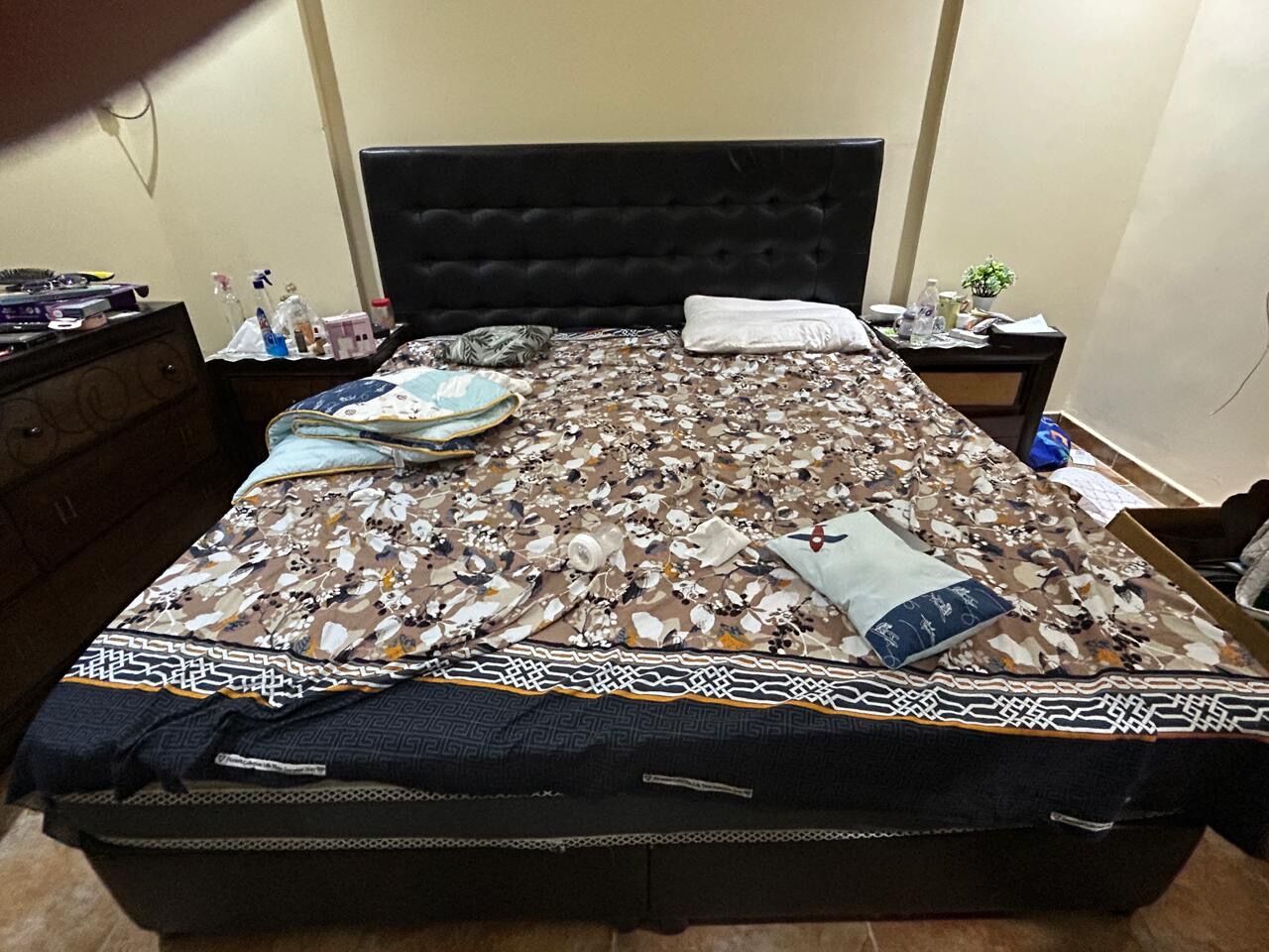 Jeddah, Furniture, SAR 1700,  Post Title: Pristine 6-Piece King Bedroom Suite - Rich Dark Chocolate Brown