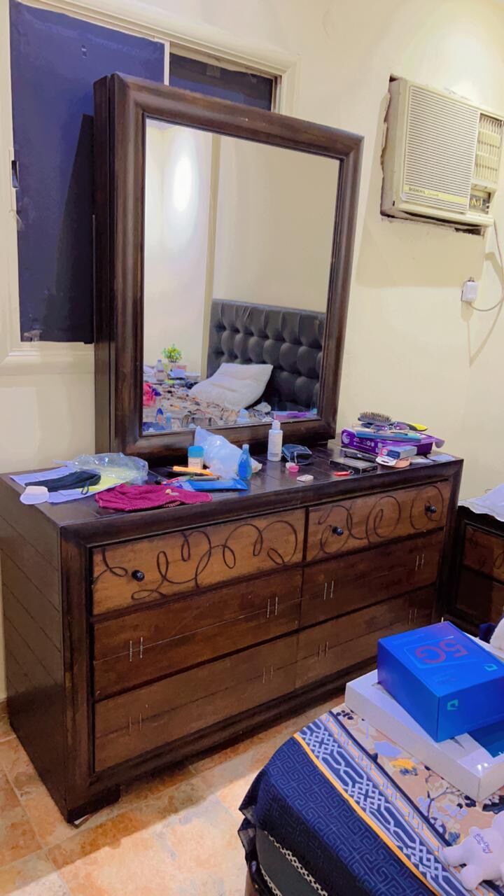 Jeddah, Furniture, SAR 1700,  Post Title: Pristine 6-Piece King Bedroom Suite - Rich Dark Chocolate Brown