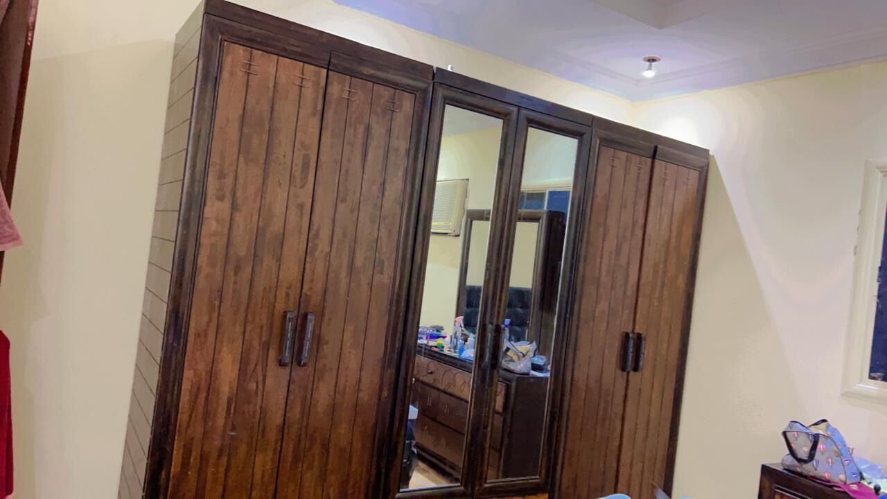 Jeddah, Furniture, SAR 1700,  Post Title: Pristine 6-Piece King Bedroom Suite - Rich Dark Chocolate Brown