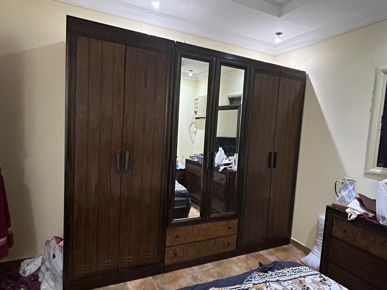 Jeddah, Furniture, SAR 1700,  Post Title: Pristine 6-Piece King Bedroom Suite - Rich Dark Chocolate Brown