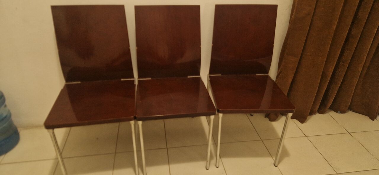Manama, Furniture, BHD 10,  Dining Table Plus 3 Chairs Plus 1 Whiteboard For 10bd