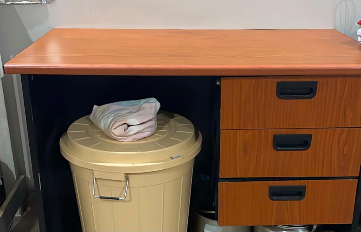 Riyadh, Household Items, SAR 650,  Refrigerator Medium, Matters Single Bed And  OfficeTable