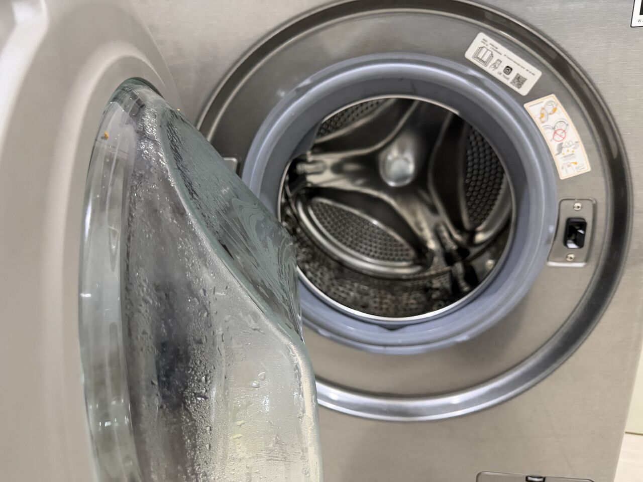 Riyadh, Appliances, SAR 1500,  LG Front Load Washing Machine 9 Kg