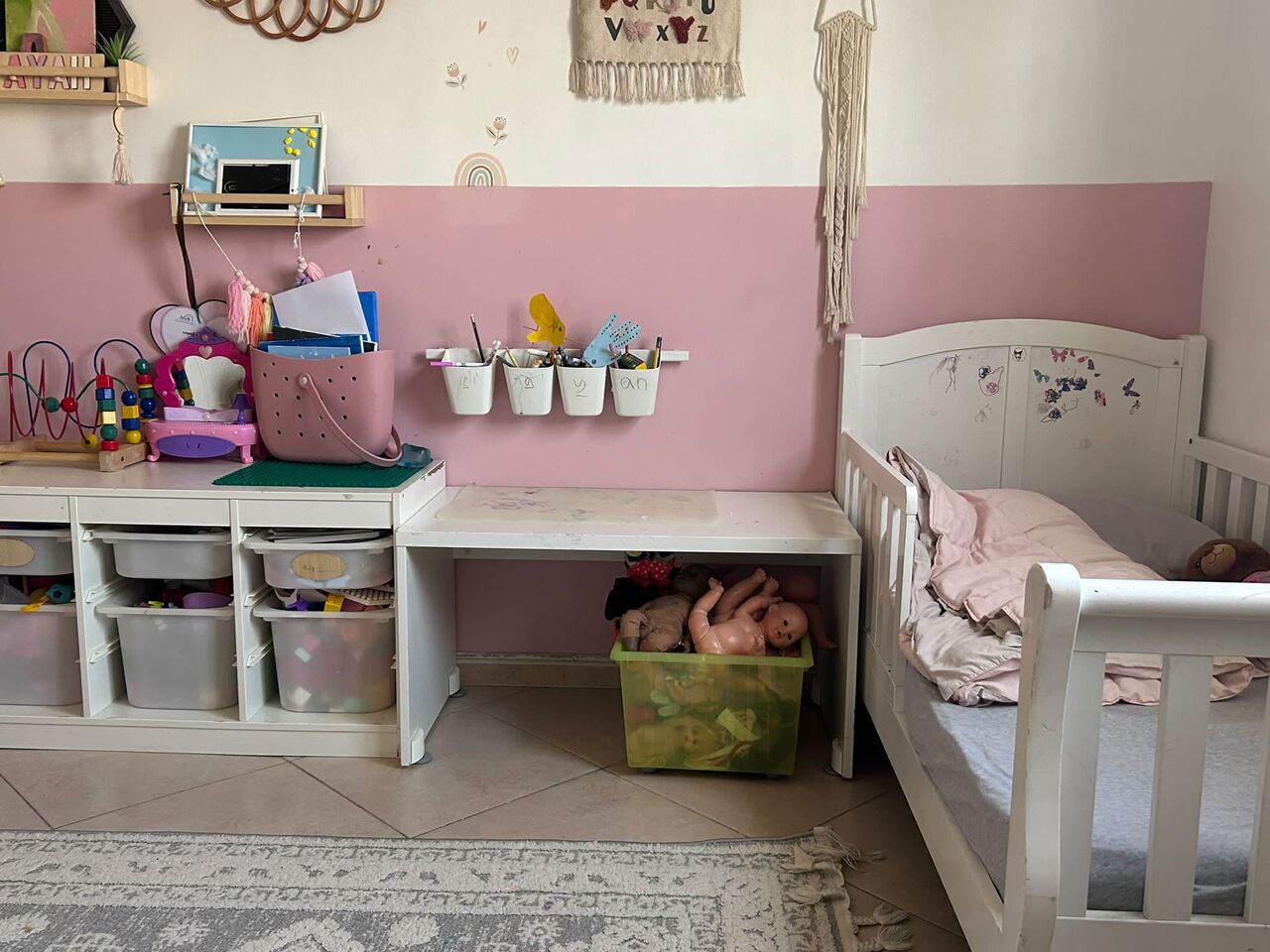 Jeddah, Furniture, Free Bed And Table For Children