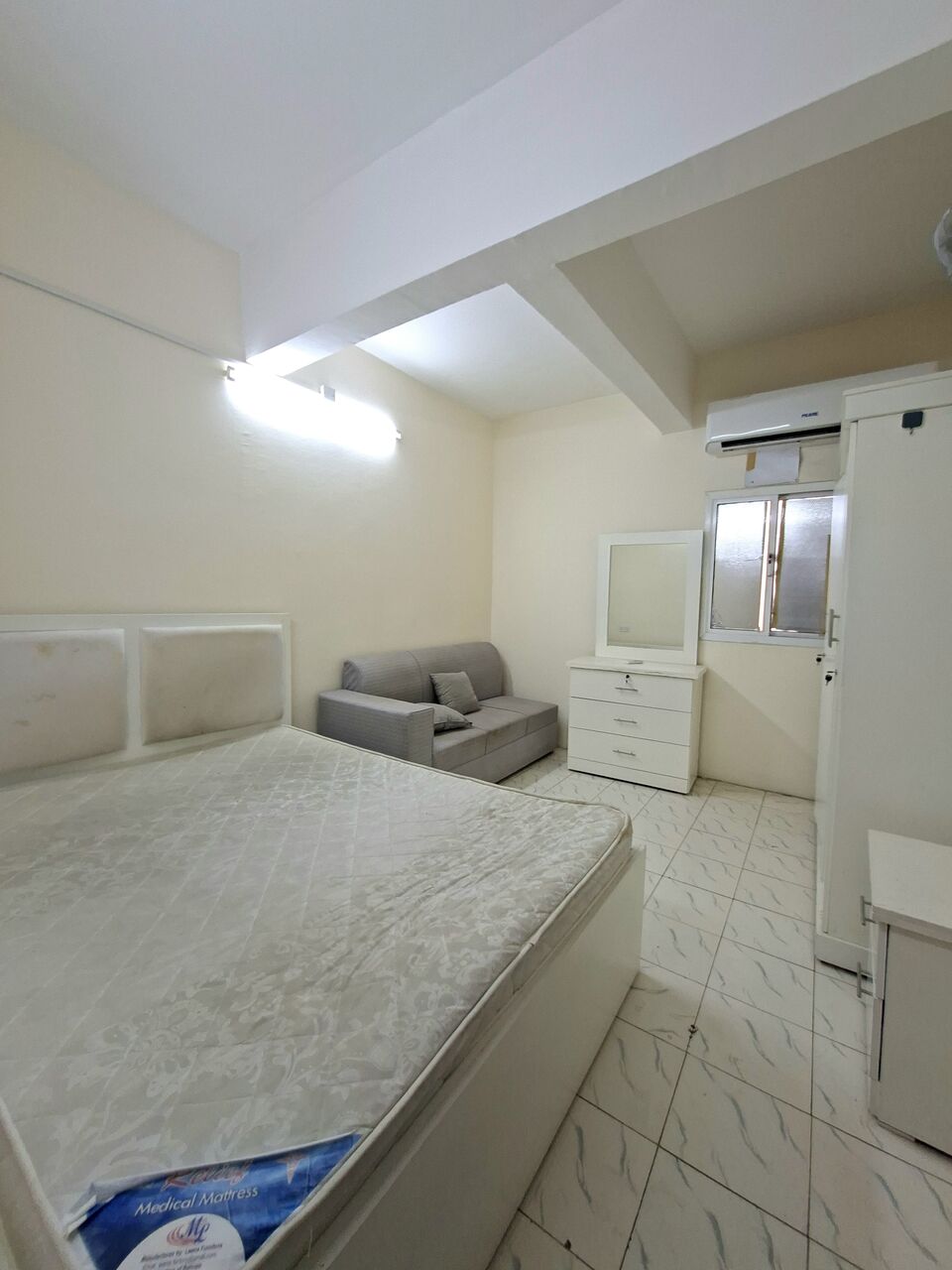 Gudaibiya, Apartments, Flats, Houses & Villas, BHD 180/month,  Furnished,  1 BR,  Fully Furnished 1BHK With Ewa In Gudaibiya,Neat&Clean Flat @ 35547951