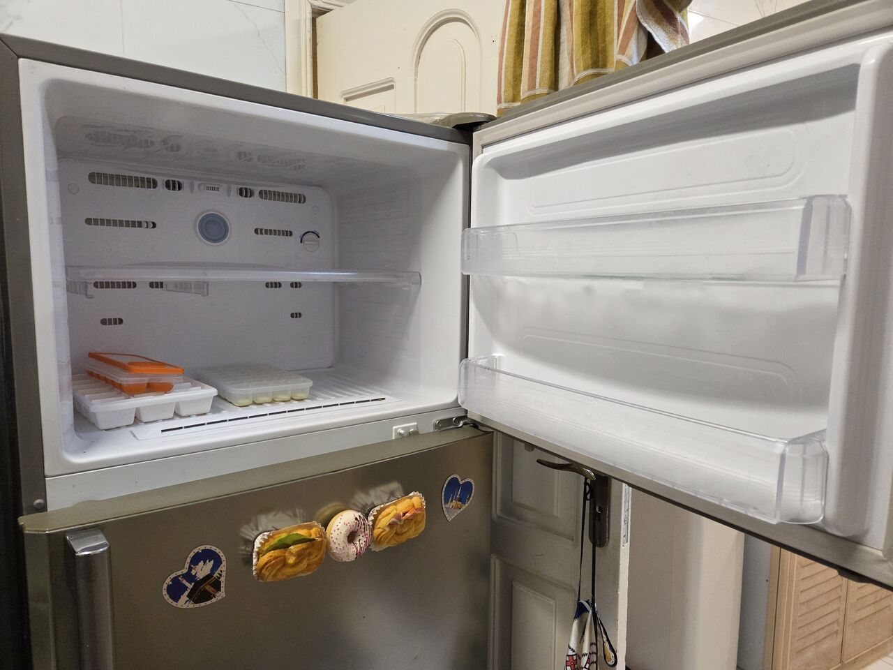 Jeddah, Appliances, SAR 900,  Large Samsung Fridge Like New, 14.6 Cubic