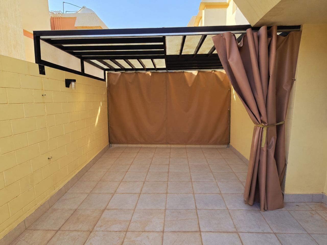 Riyadh, Farm & Garden, SAR 1800,  Outdoor Canopy With 2 Curtains | مظلة جلسة خارجية مع ستارتين