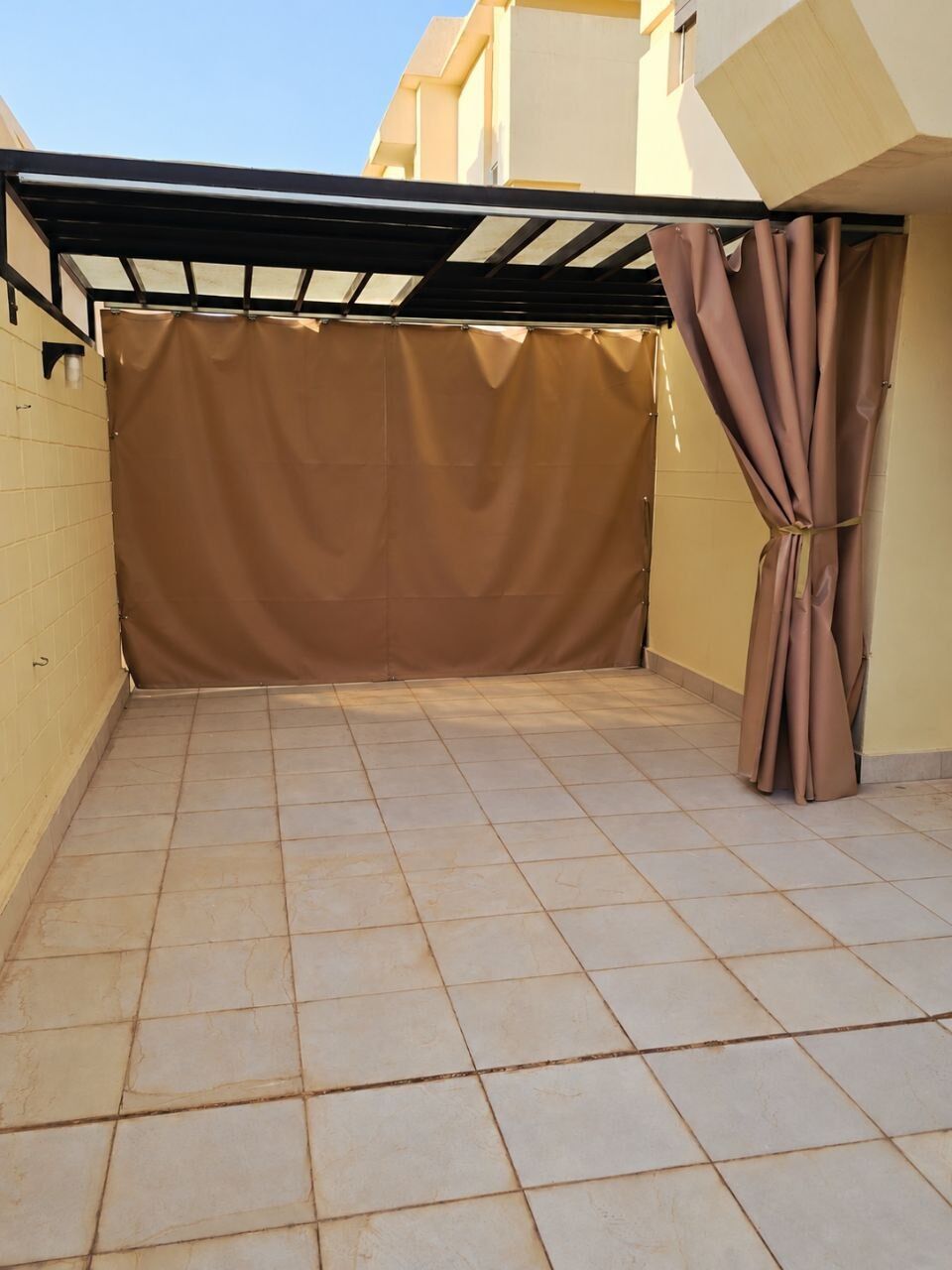 Riyadh, Farm & Garden, SAR 1800,  Outdoor Canopy With 2 Curtains | مظلة جلسة خارجية مع ستارتين
