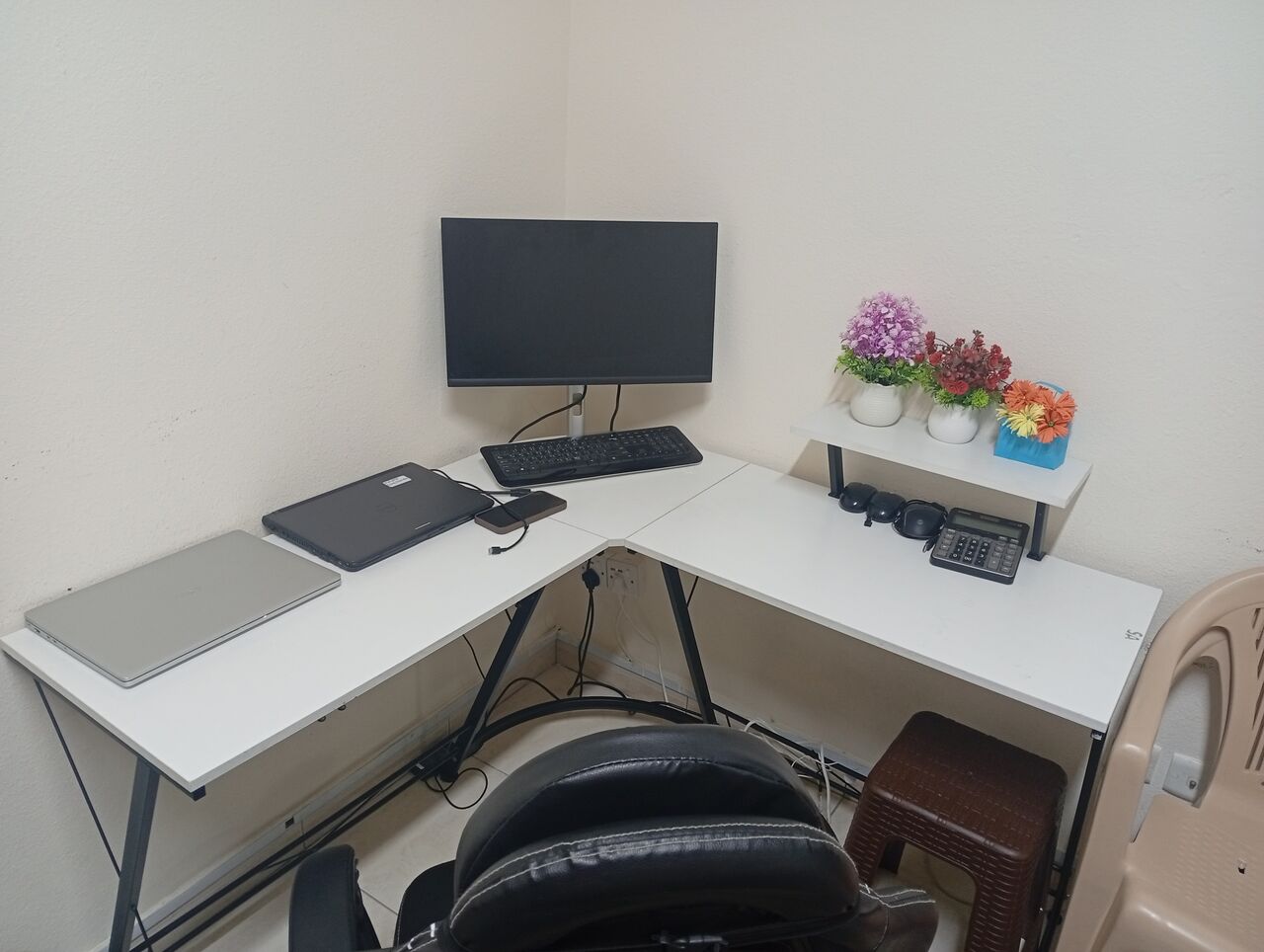 Khobar, Furniture, SAR 300,  🔥 For Sale: L-Shaped Office Desk + Gaming/Office Chair 🔥