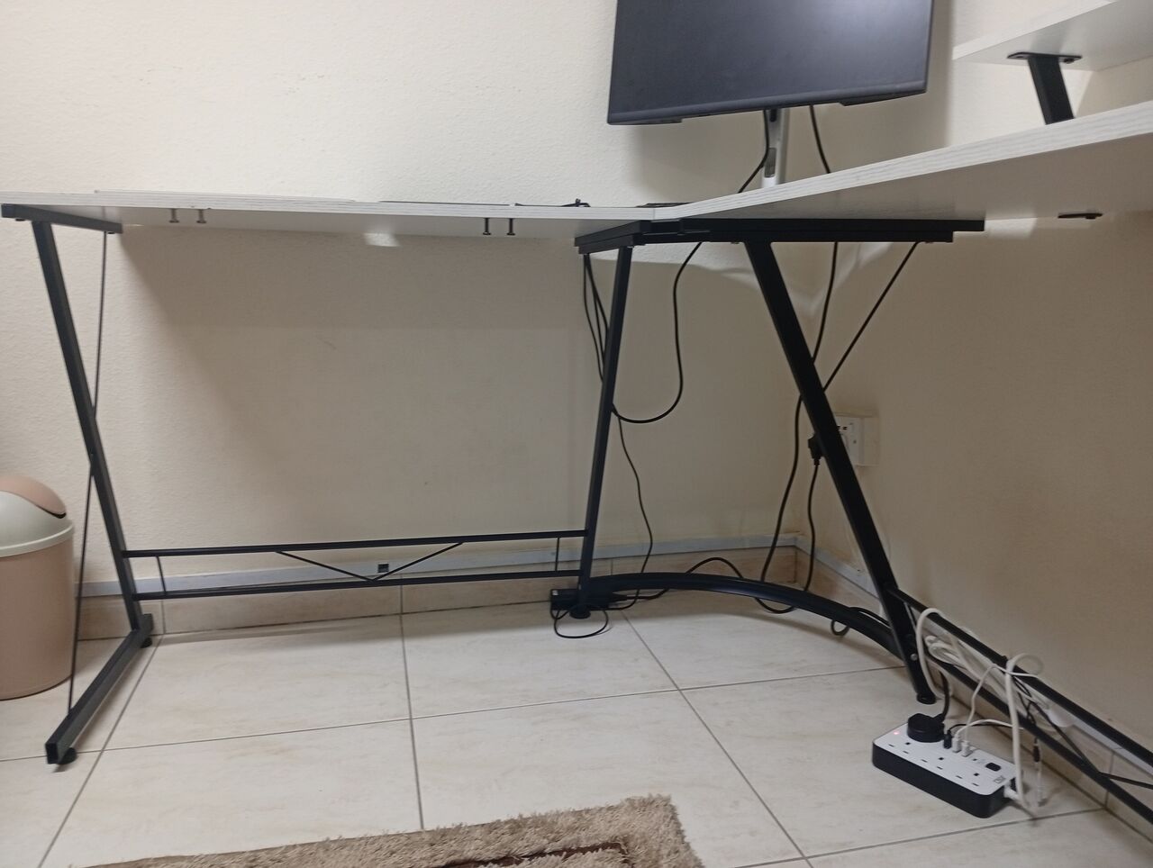 Khobar, Furniture, SAR 300,  🔥 For Sale: L-Shaped Office Desk + Gaming/Office Chair 🔥