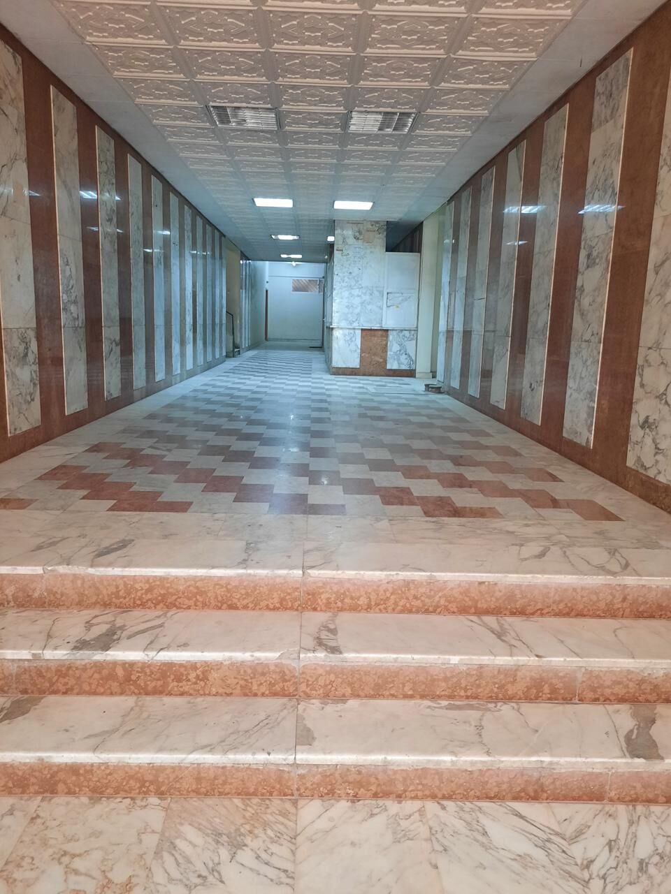 Al Batha, Apartments, Flats, Houses & Villas, SAR 20750/year,  4 BR,  4 BR Hall Kitchen Flat For Rent, Household Items Must Go With The Flat.