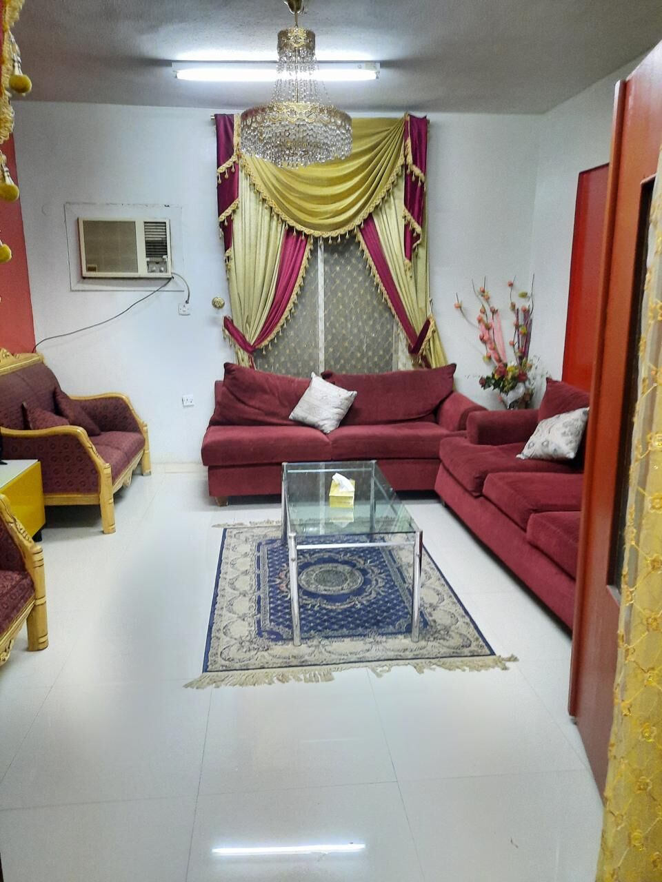 Al Batha, Apartments, Flats, Houses & Villas, SAR 20750/year,  4 BR,  4 BR Hall Kitchen Flat For Rent, Household Items Must Go With The Flat.