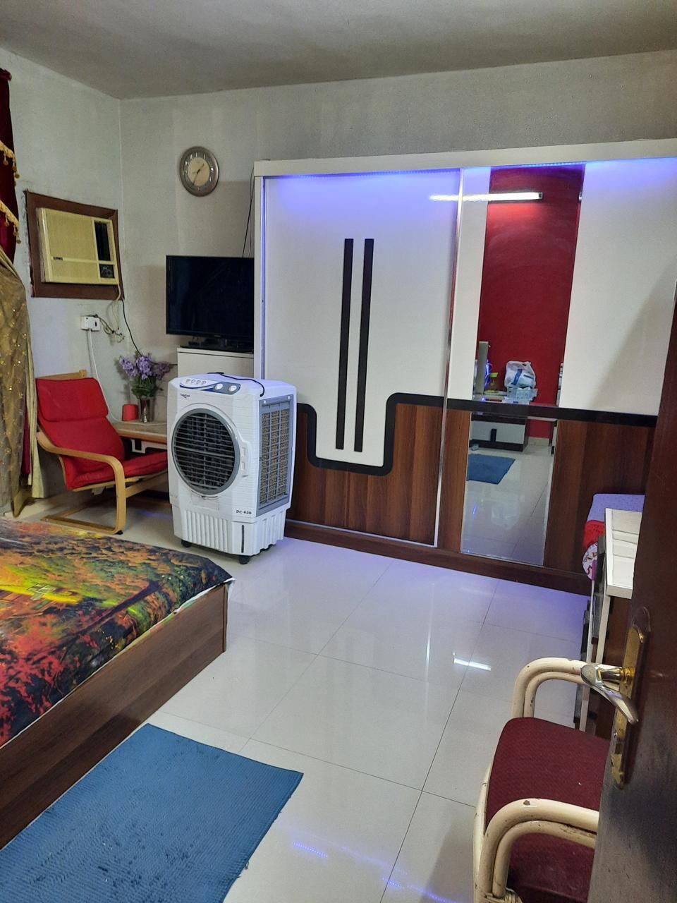 Al Batha, Apartments, Flats, Houses & Villas, SAR 20750/year,  4 BR,  4 BR Hall Kitchen Flat For Rent, Household Items Must Go With The Flat.