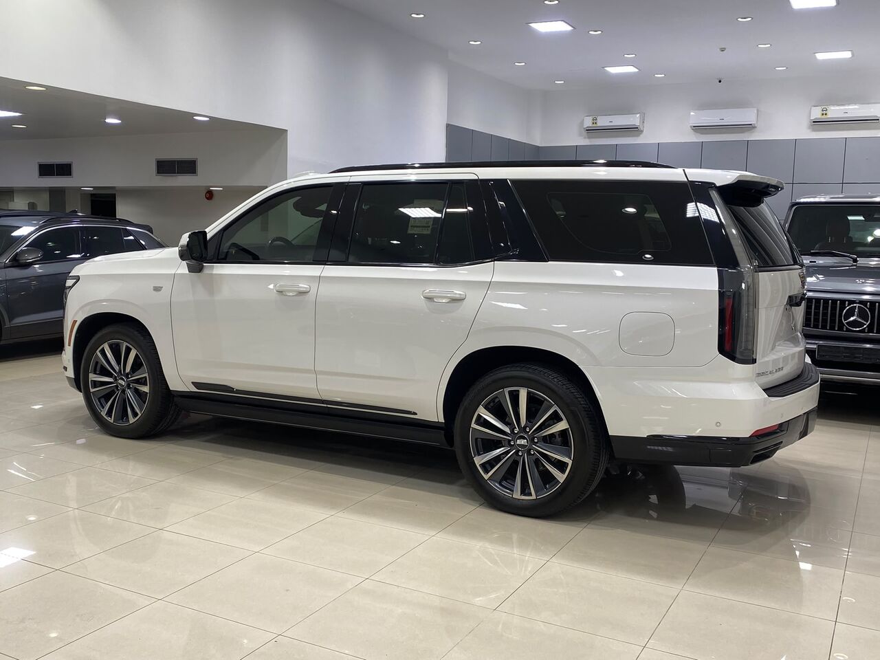 Manama, Vehicles, Cars & Trucks , BHD 43000,  Cadillac Escalade 600,  2025,  Automatic,  3650 KM,   /  (White)