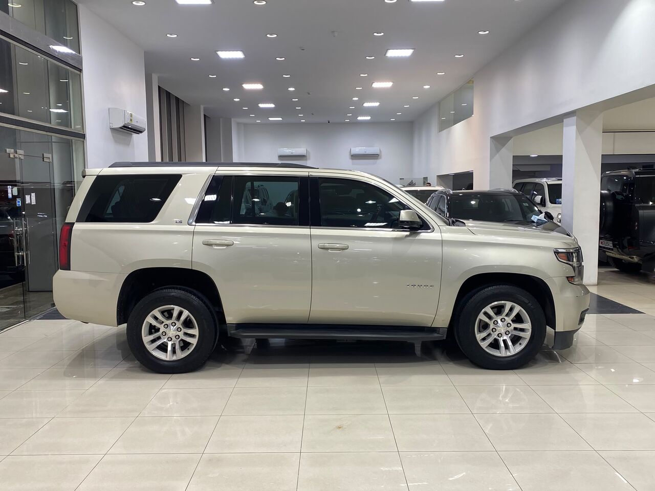 Manama, Vehicles, Cars & Trucks , BHD 7500,  Chevrolet Tahoe LS,  2016,  Automatic,  178350 KM,    (Gold)