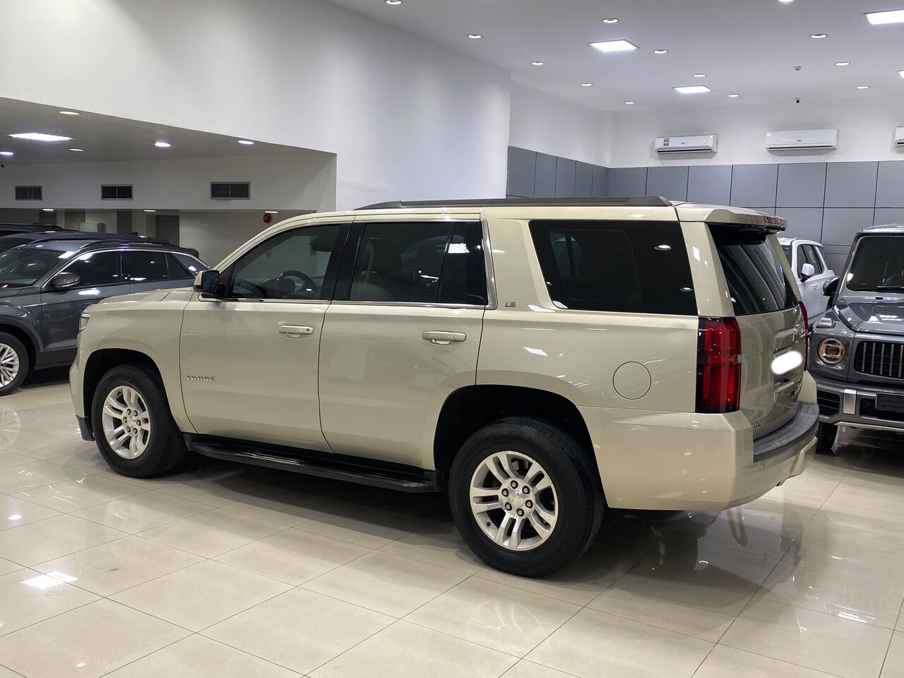Manama, Vehicles, Cars & Trucks , BHD 7500,  Chevrolet Tahoe LS,  2016,  Automatic,  178350 KM,    (Gold)