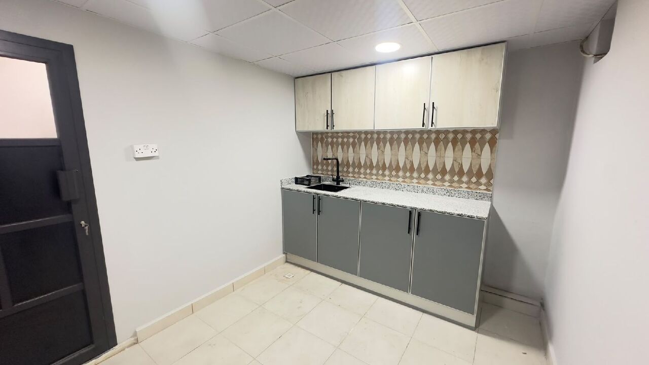Manama, Apartments, Flats, Houses & Villas, BHD 200/month,  1 BR,  𝐒𝐚𝐥𝐦𝐚𝐧𝐢𝐲𝐚:- 𝐑𝐨𝐨𝐟𝐭𝐨𝐩 1𝐁𝐇𝐊 𝐔𝐧𝐟𝐮𝐫𝐧
