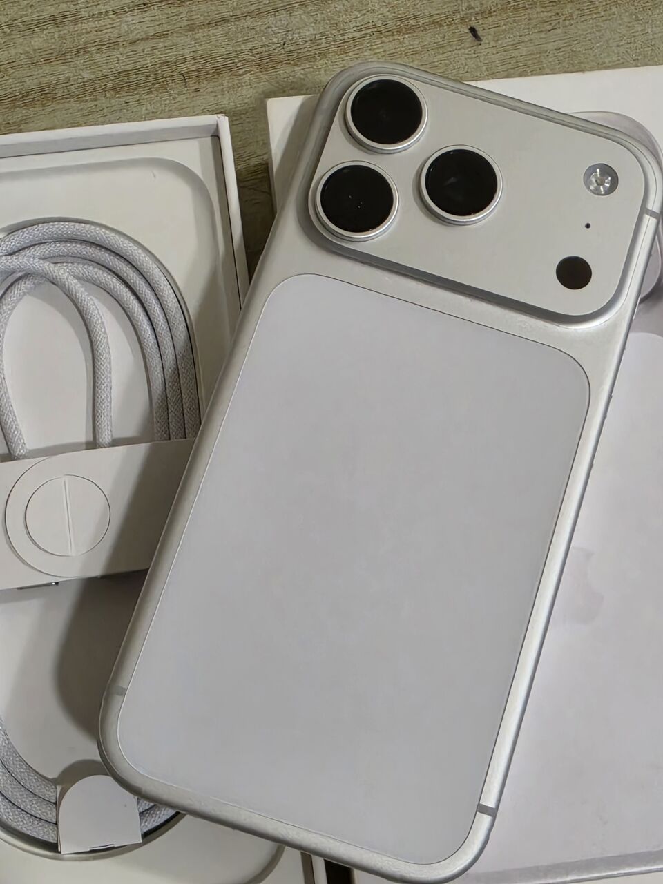 Dammam, Mobile Phones, SAR 3900,  IPhone 17 Pro