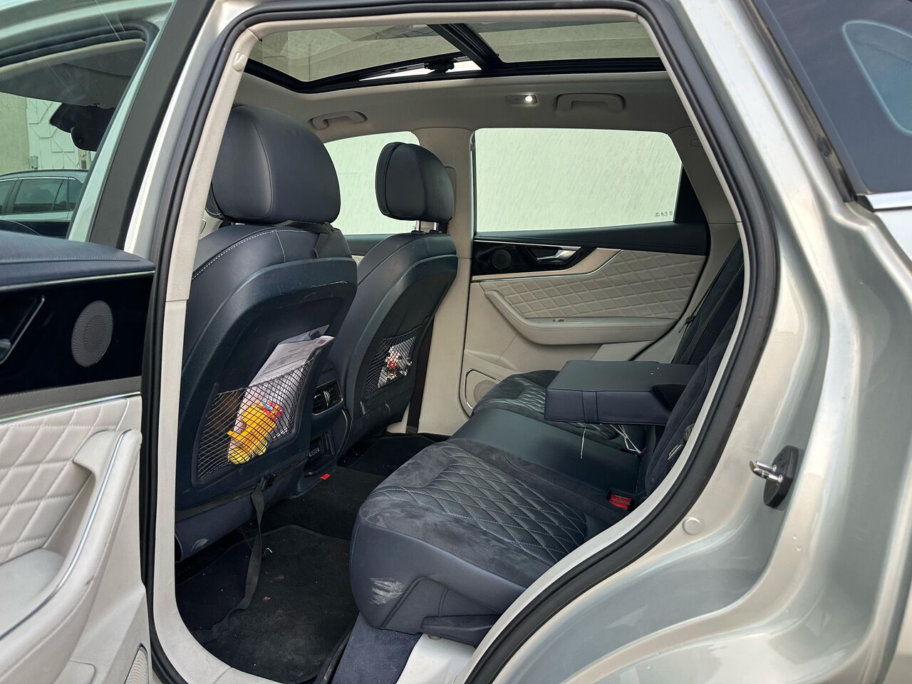 Riyadh, Vehicles, Cars & Trucks , SAR 58000,  Hongqi HS5 40 TD Turbo Charged Fully Loaded,  2021,  Automatic,  202000 KM,    With Panorama Sunroof N AWD For Sales