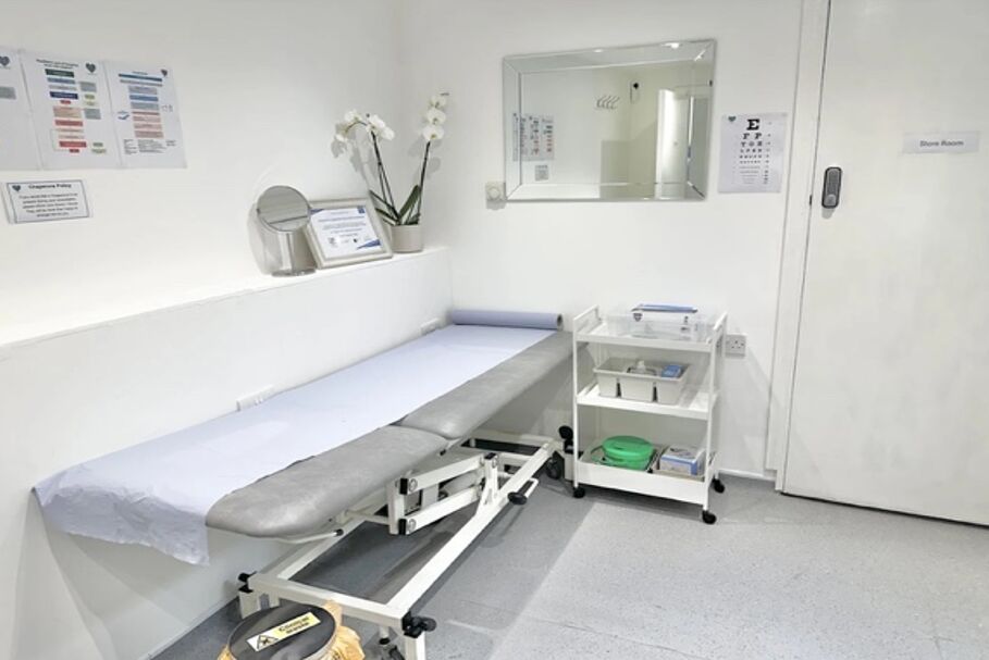 London, Collectibles, GBP 12,  London Sports And Rheumatology Imaging