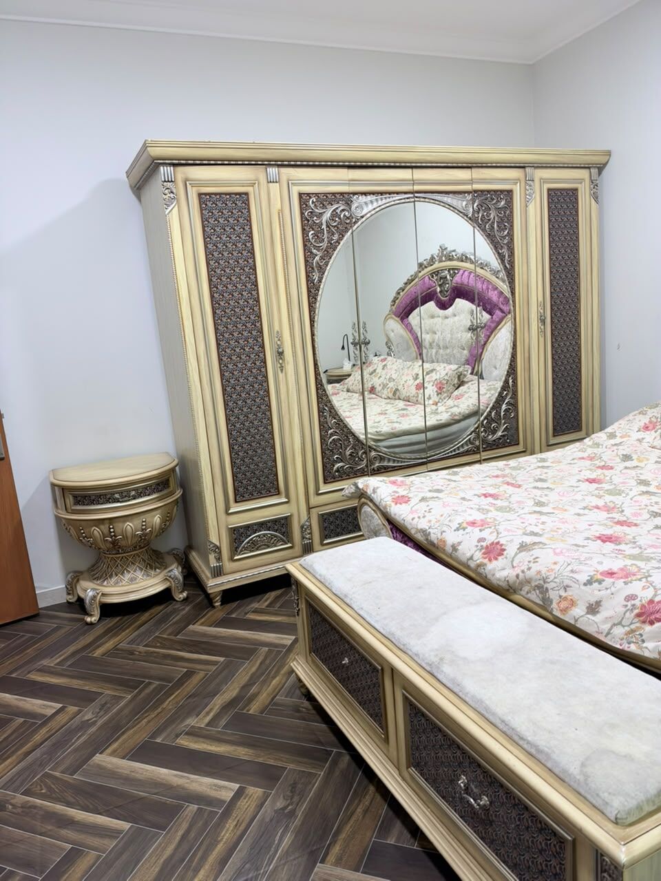 Riyadh, Furniture, SAR 1100,  Luxury King-Size Bedroom For Sale &ndash; Excellent Condition