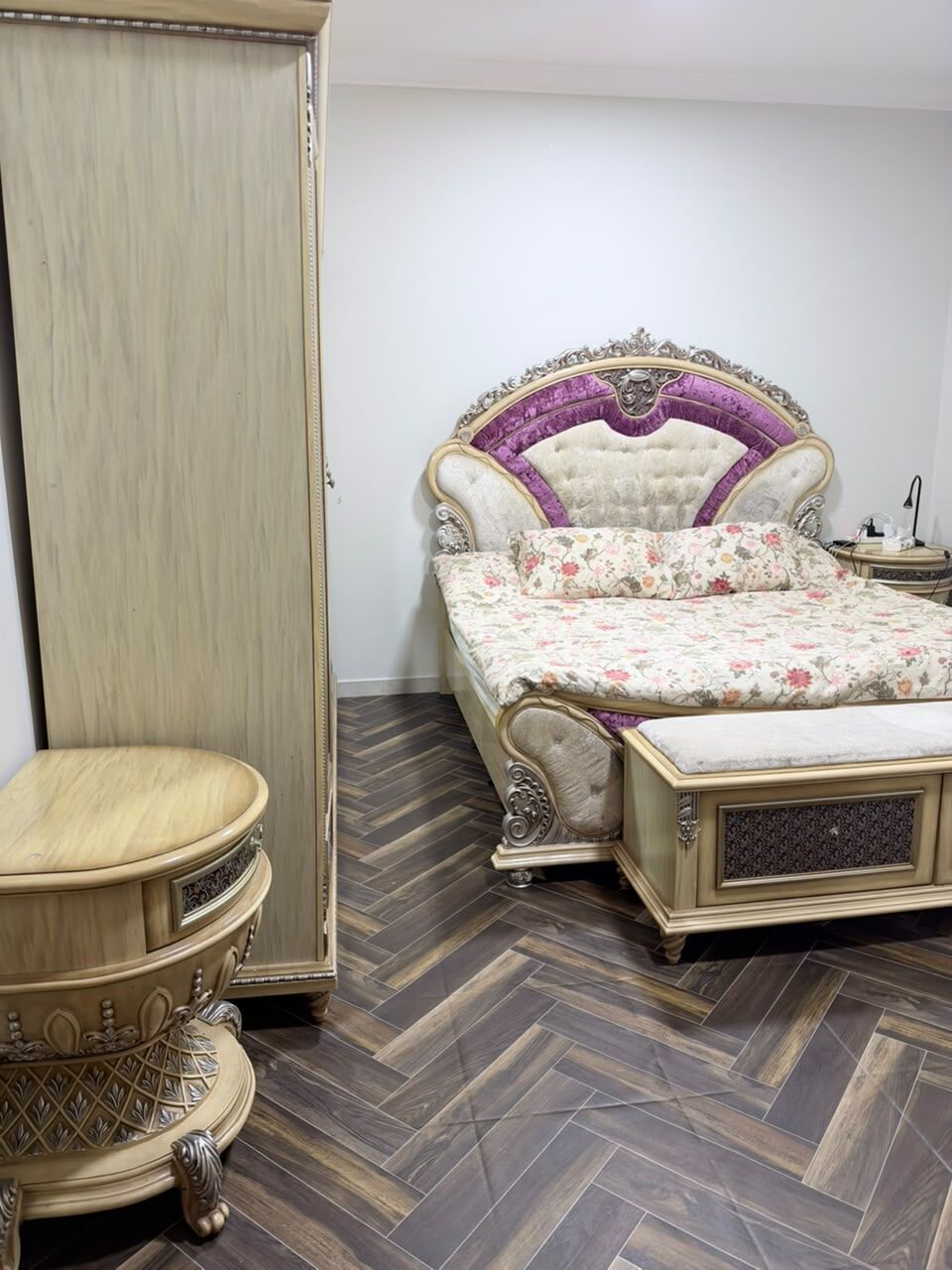 Riyadh, Furniture, SAR 1100,  Luxury King-Size Bedroom For Sale &ndash; Excellent Condition
