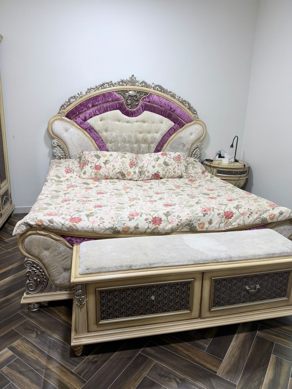 Riyadh, Furniture, SAR 1100,  Luxury King-Size Bedroom For Sale &ndash; Excellent Condition