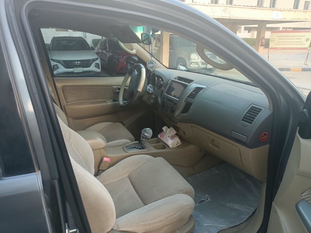 Riyadh, Vehicles, Cars & Trucks , SAR 30000,  Toyota Fortuner,  2011,  Automatic,  0 KM,   For Sale 32500 Riyal