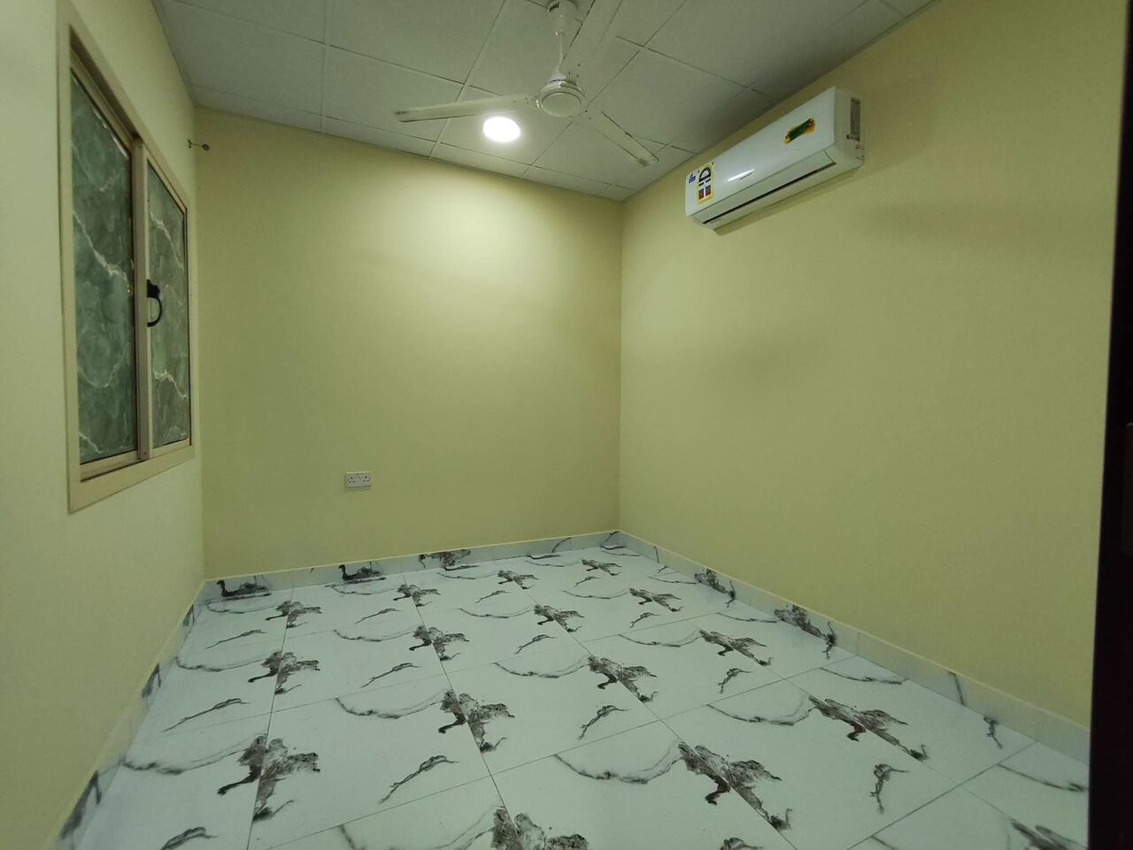 Manama, Apartments, Flats, Houses & Villas, BHD 130/year,  1 BR,  Ras Ruman:- Studio Flat On Rent With Unlimited Ewa..