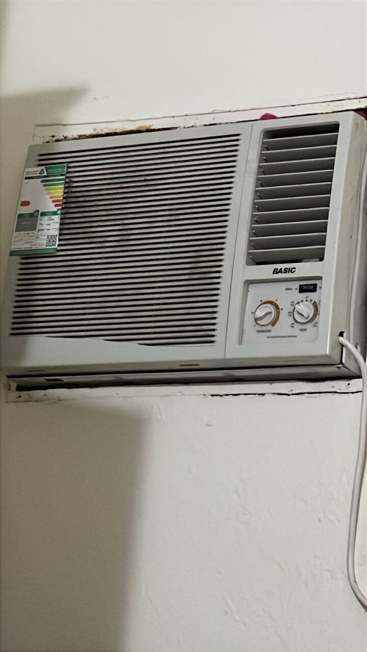 Jeddah, Household Items, SAR 120,  Window AC & Metal Bed Frame