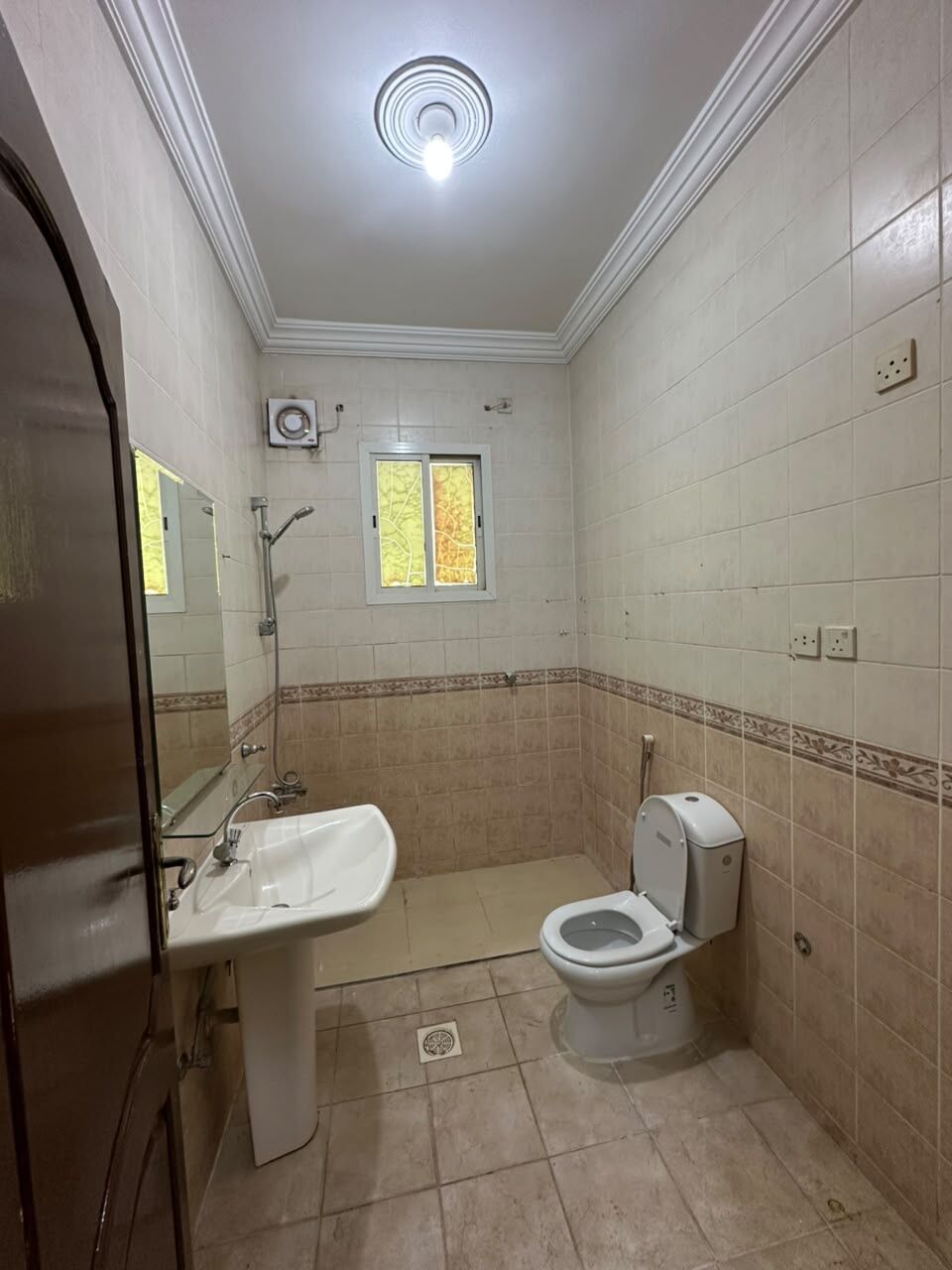 Al Safa, Apartments, Flats, Houses & Villas, 3 BR,  Spacious 3-Bedroom Family Apartment For Rent Near Tahlia Street, Jeddah