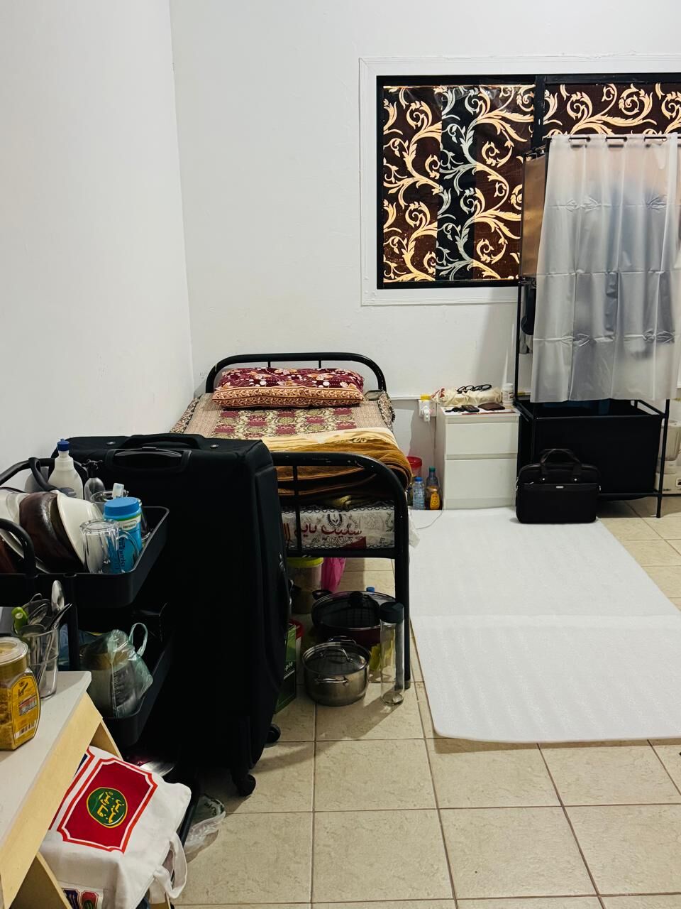 Jeddah, Bedspace For Rent, SAR 1800/month,  110113 Sq. Feet,  Furnished Room With Separate Entrance (Kitchen & Bath)