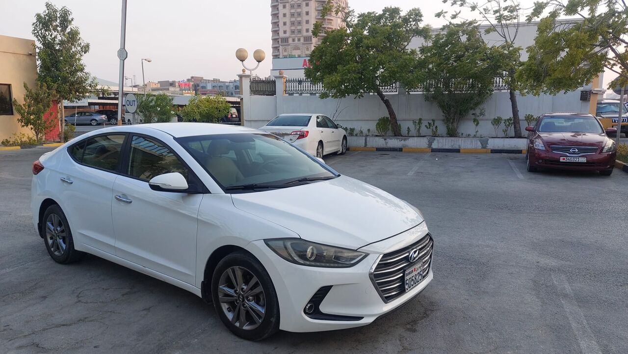 Manama, Vehicles, Cars & Trucks , BHD 2500,  Hyundai Elantra 2.0 L Full Automattic Very Good Condatrion,  2017,  Automatic,  280000 KM,  Hyundai Elantra 2.0 L Full Automattic Very Good Condation
