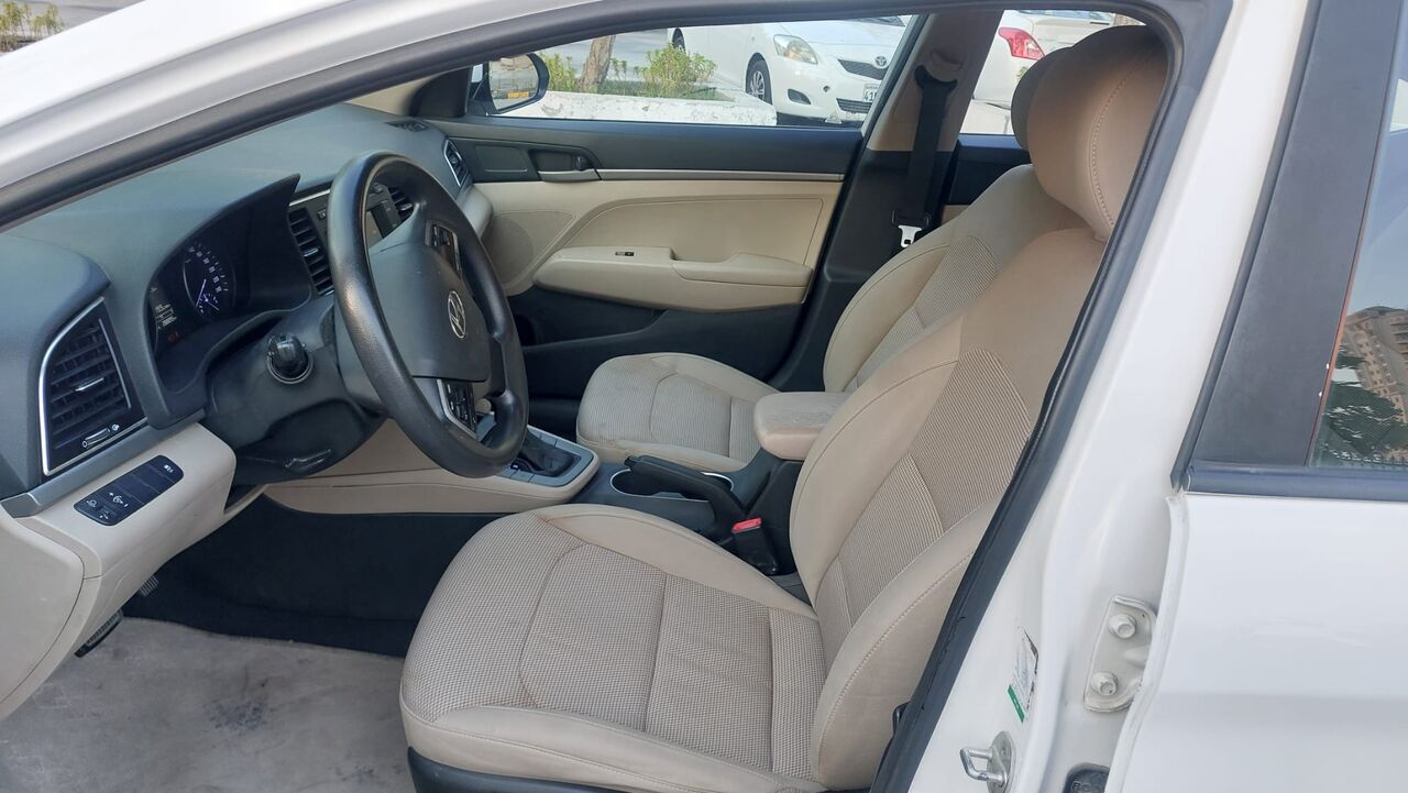 Manama, Vehicles, Cars & Trucks , BHD 2500,  Hyundai Elantra 2.0 L Full Automattic Very Good Condatrion,  2017,  Automatic,  280000 KM,  Hyundai Elantra 2.0 L Full Automattic Very Good Condation