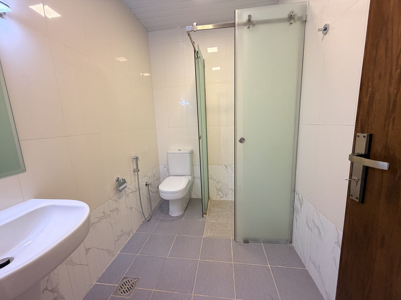 Saar, Apartments, Flats, Houses & Villas, BHD 300/month,  2 BR,  120 Sq. Meter,  Modern Semi-furnished 2BR Apartment In Saar | EWA & Internet Included