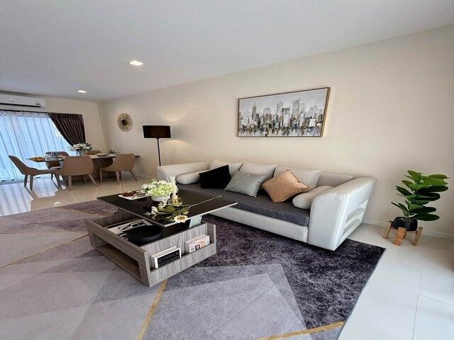 Bangkok, Villas, THB 50000,  20 Sq. Feet,  Code C7323 Rent A 3-storey Townhome On The Rama 9 Project. Fully Furnished House.