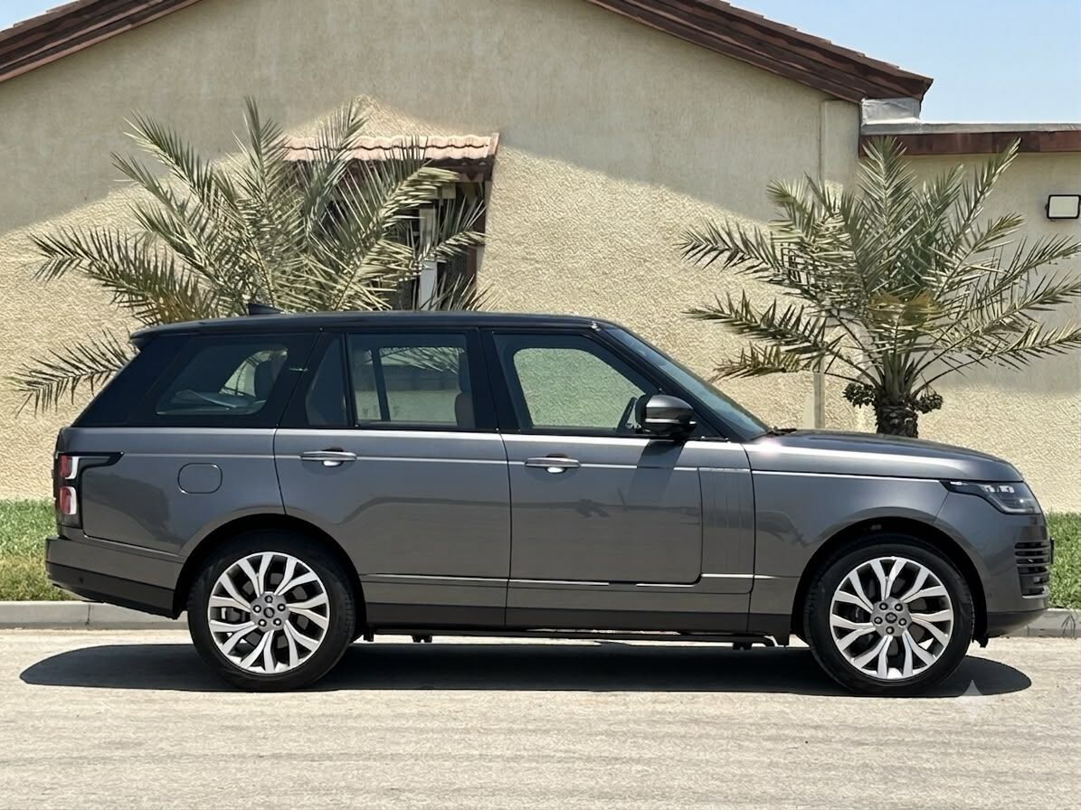 Riffa, Vehicles, Cars & Trucks , BHD 18400,  Land Rover Range Rover,  2018,  100000 KM,  RANGE ROVER VOGUE SUPERCHARGED  FOR SALE