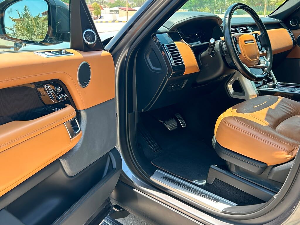 Riffa, Vehicles, Cars & Trucks , BHD 18400,  Land Rover Range Rover,  2018,  100000 KM,  RANGE ROVER VOGUE SUPERCHARGED  FOR SALE
