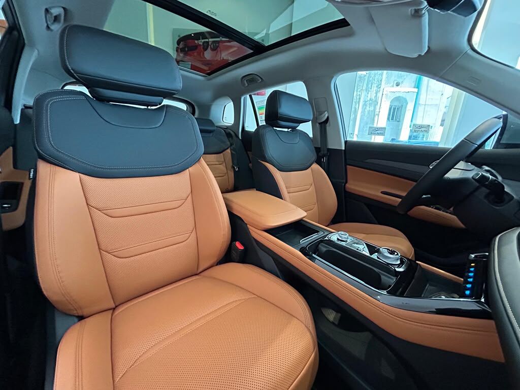 Riffa, Vehicles, Cars & Trucks , BHD 18400,  Land Rover Range Rover,  2018,  100000 KM,  RANGE ROVER VOGUE SUPERCHARGED  FOR SALE