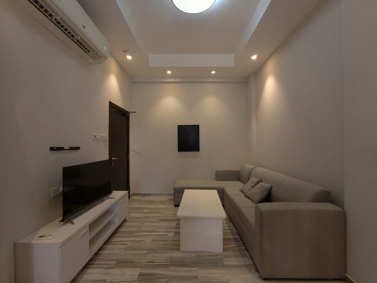Juffair, Apartments, Flats, Houses & Villas, BHD 300/month,  2 BR,  Fully Furnished 2 Bedroom Apartment For Rent In Juffair
