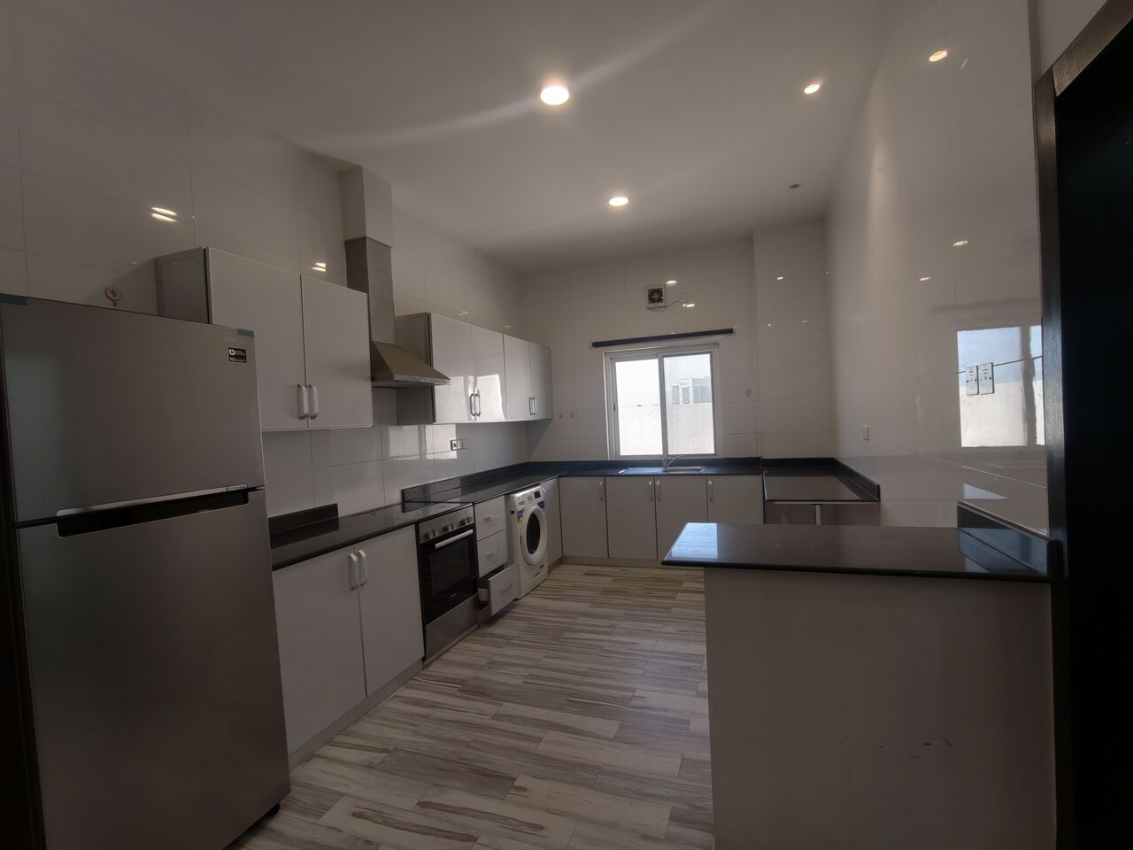 Juffair, Apartments, Flats, Houses & Villas, BHD 300/month,  2 BR,  Fully Furnished 2 Bedroom Apartment For Rent In Juffair