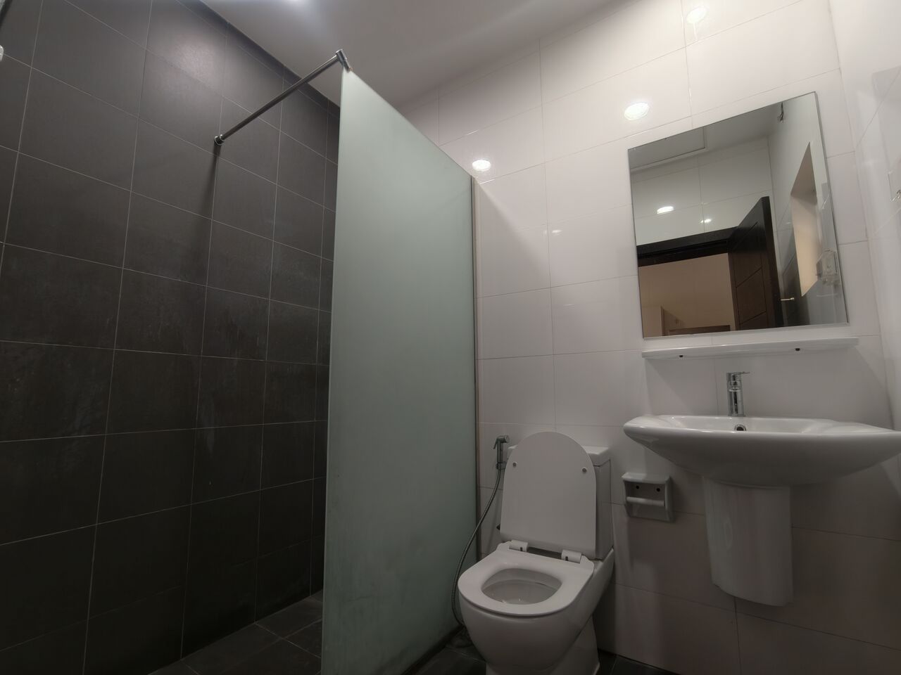 Juffair, Apartments, Flats, Houses & Villas, BHD 300/month,  2 BR,  Fully Furnished 2 Bedroom Apartment For Rent In Juffair