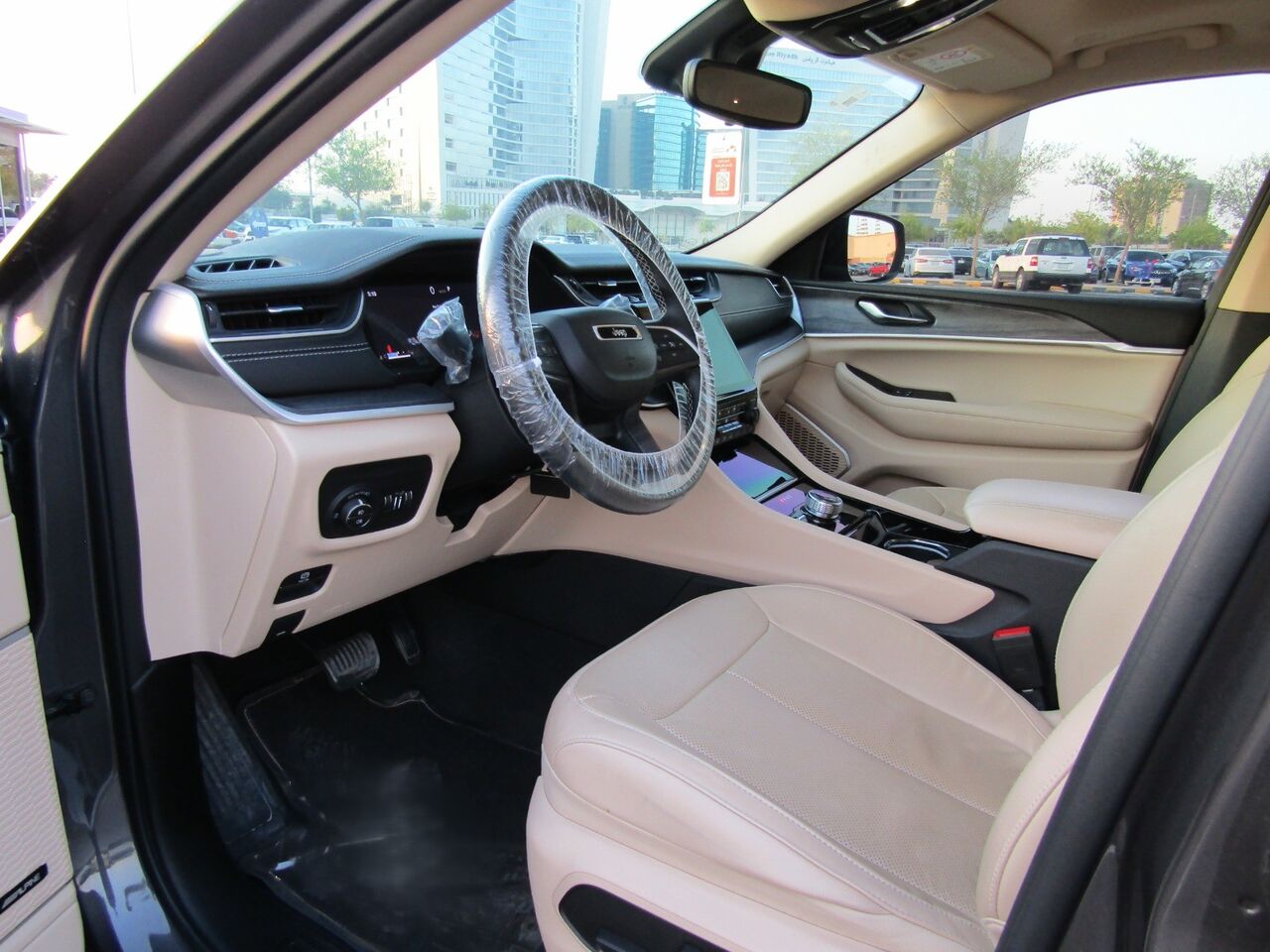 Riyadh, Vehicles, Cars & Trucks , SAR 145000,  Jeep Grand Cherokee L 2022 Limited &ndash; Full Option,  2022,  Automatic,  30600 KM,