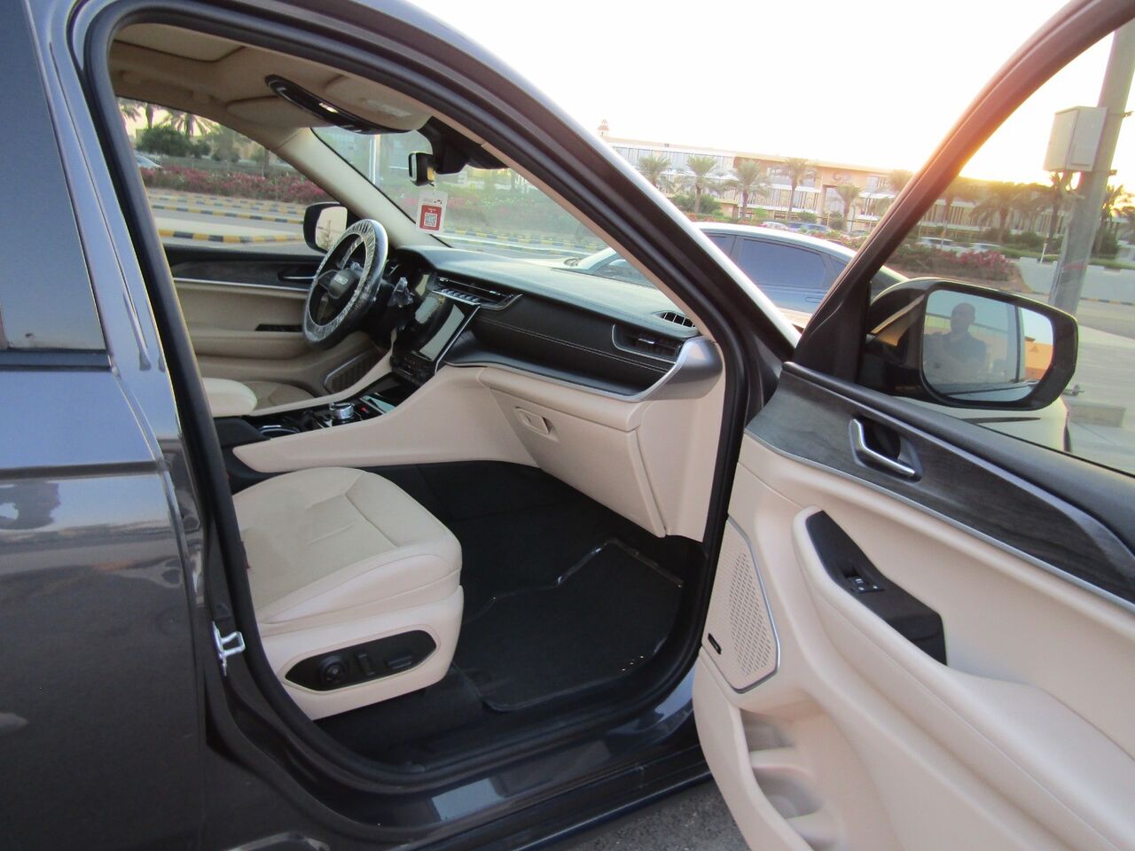 Riyadh, Vehicles, Cars & Trucks , SAR 145000,  Jeep Grand Cherokee L 2022 Limited &ndash; Full Option,  2022,  Automatic,  30600 KM,