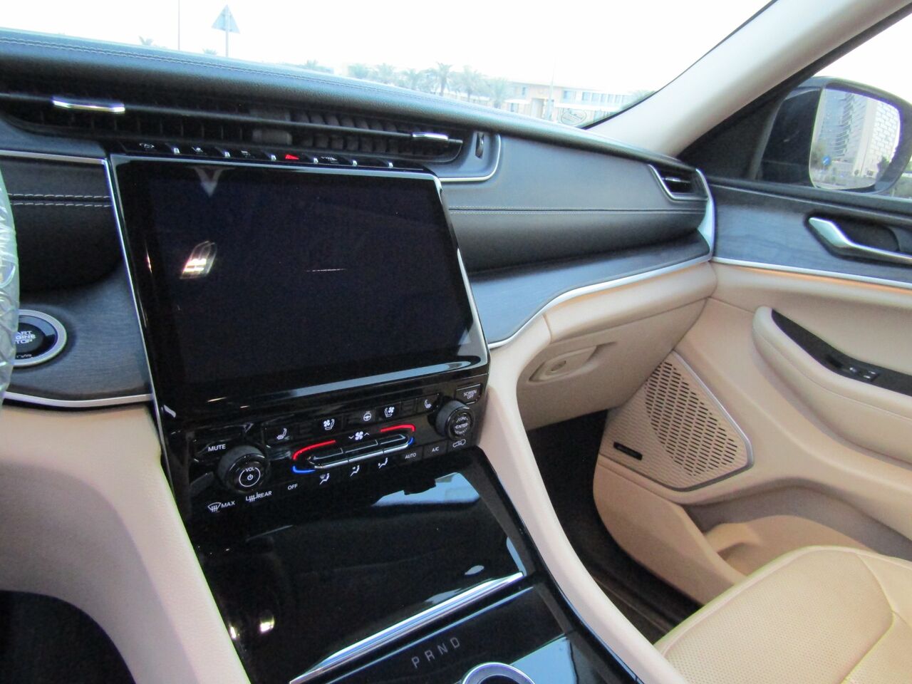 Riyadh, Vehicles, Cars & Trucks , SAR 145000,  Jeep Grand Cherokee L 2022 Limited &ndash; Full Option,  2022,  Automatic,  30600 KM,