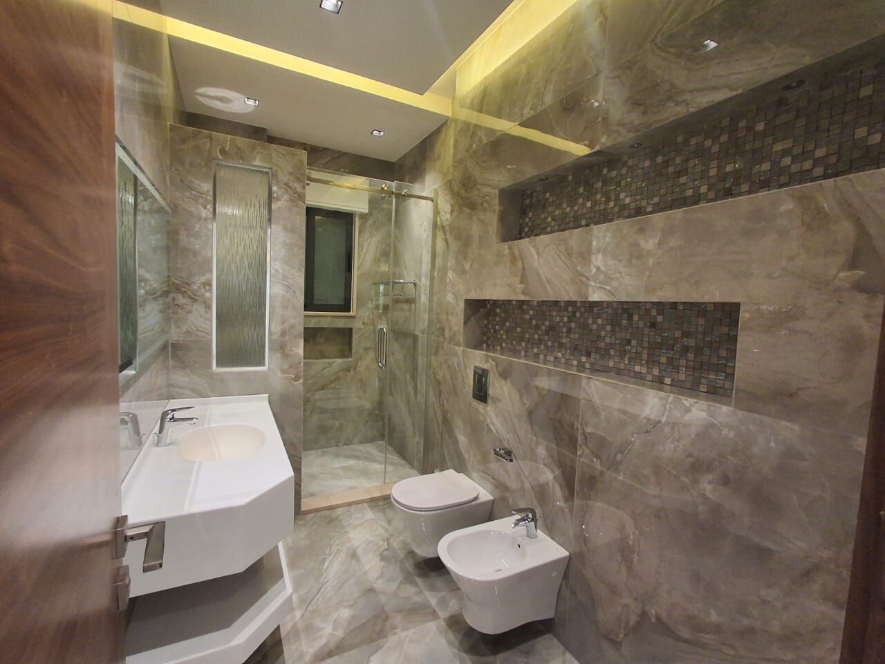 Amman, Apartments, Flats, Houses & Villas, JOD 42/year,  Furnished,  235 Sq. Meter,  Apartment For Rent In Al-Sweifieh